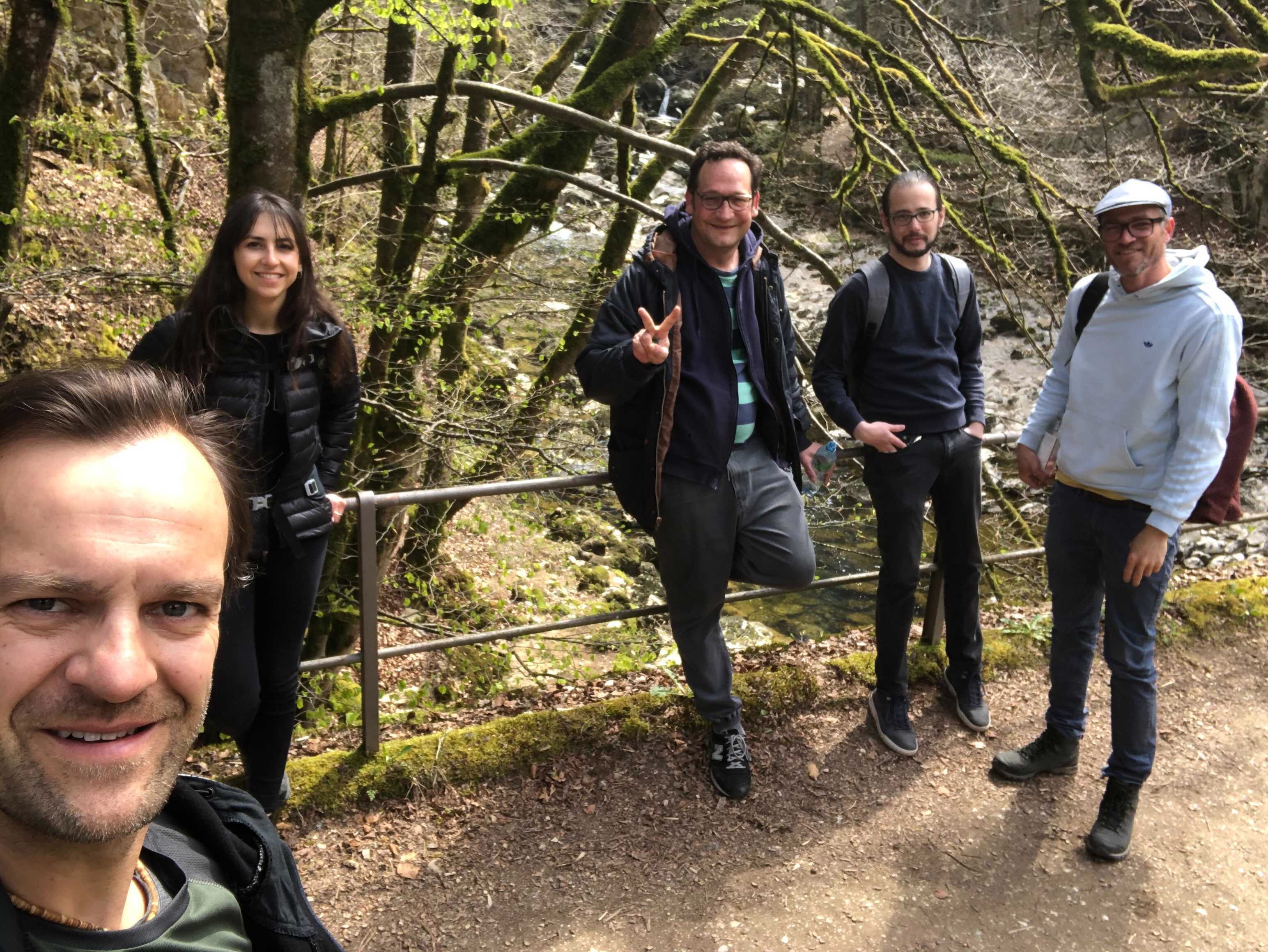 Das Marketing & Sales Team in der Areuse Schlucht