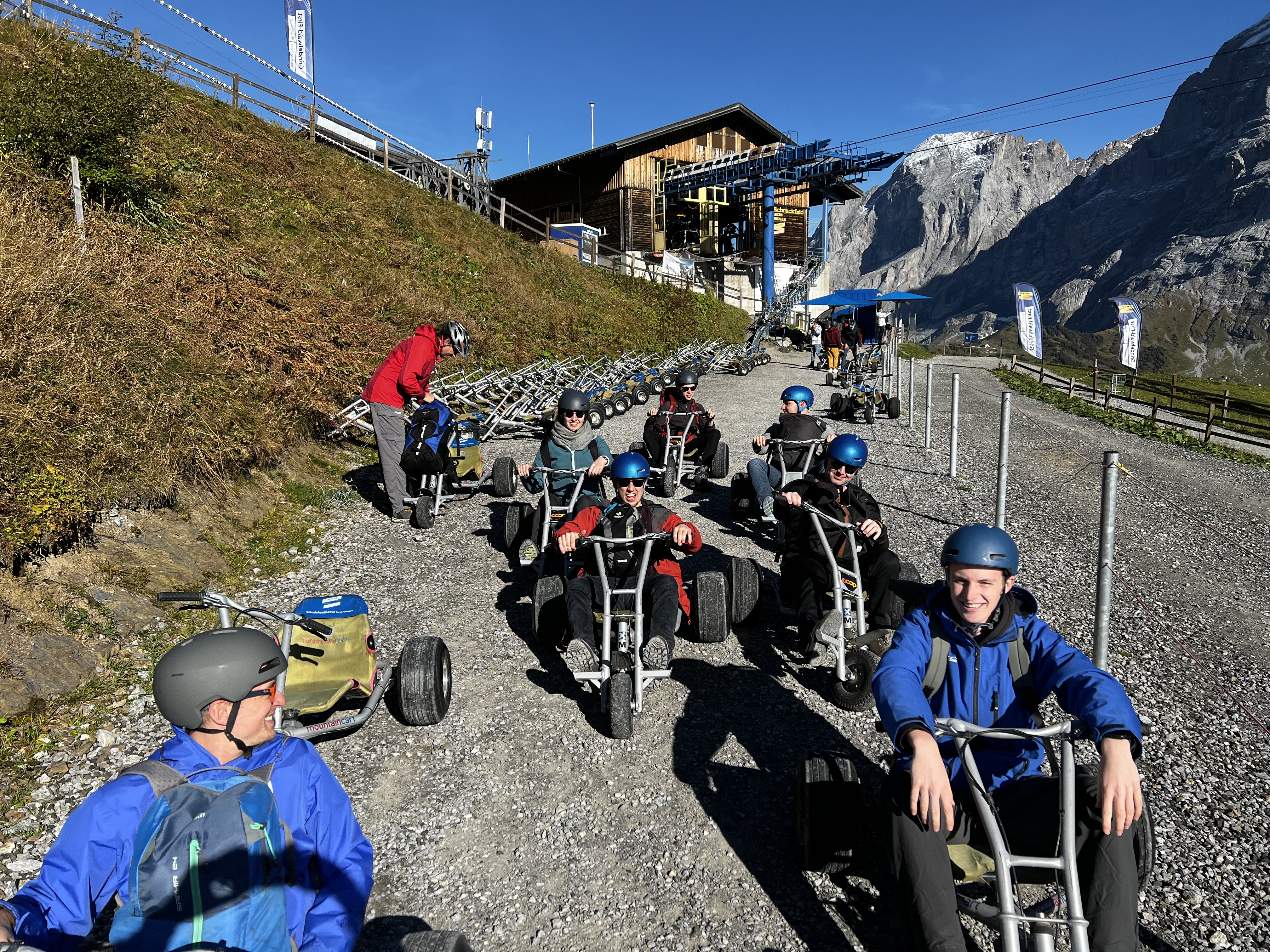 Das Dev Team beim Mountain Cart Fahren auf der First