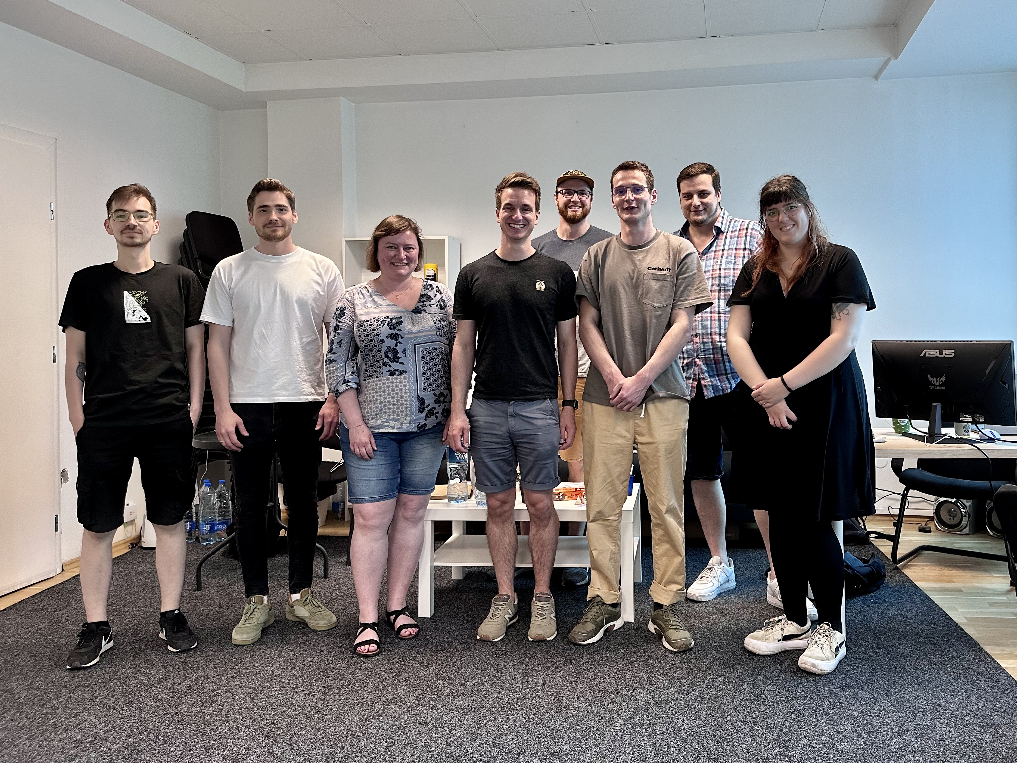 Gruppenfoto QA Team im Büro in Novi Sad