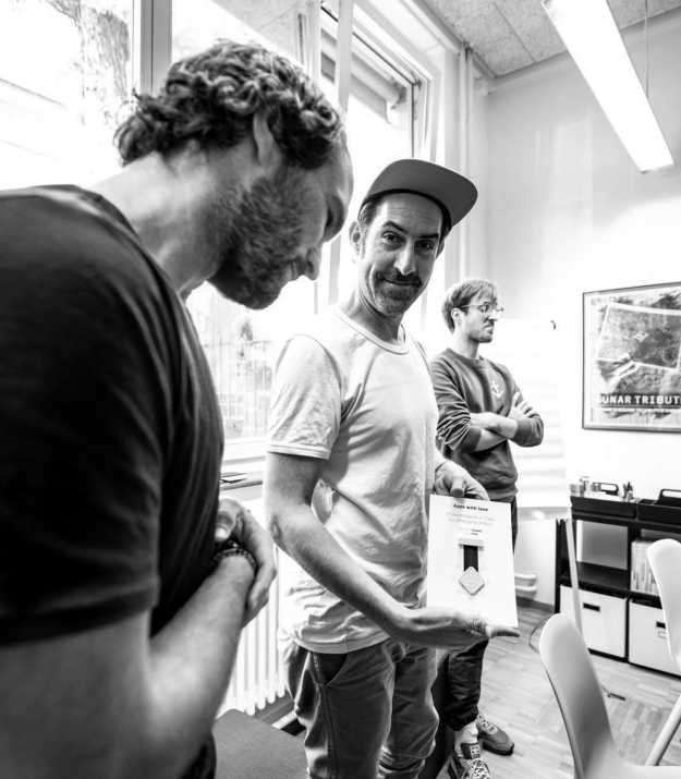 Res Finger erhält eine Projekt Medaille