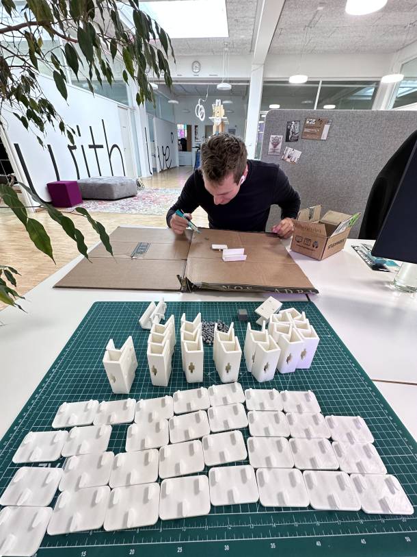 Björn assembling printed parts