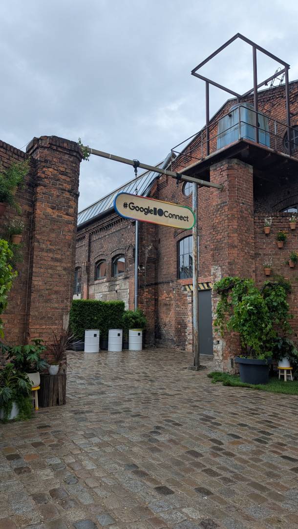 Eingang der Google I/O Connect in Berlin